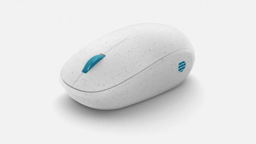 Mouse besutan Microsoft yang terbuat dari plastik daur ulang.