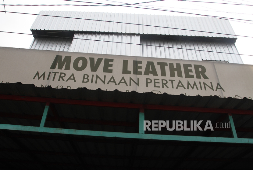 Move Leather, UMKM asal Garut setelah bergabung dalam program Pertamina UMK Academy. 
