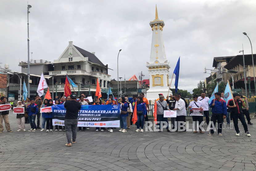 MPBI DIY Pimpin Aksi Buruh di Tugu Yogyakarta, Desak Pemerintah Revisi UU Ketenagakerjaan