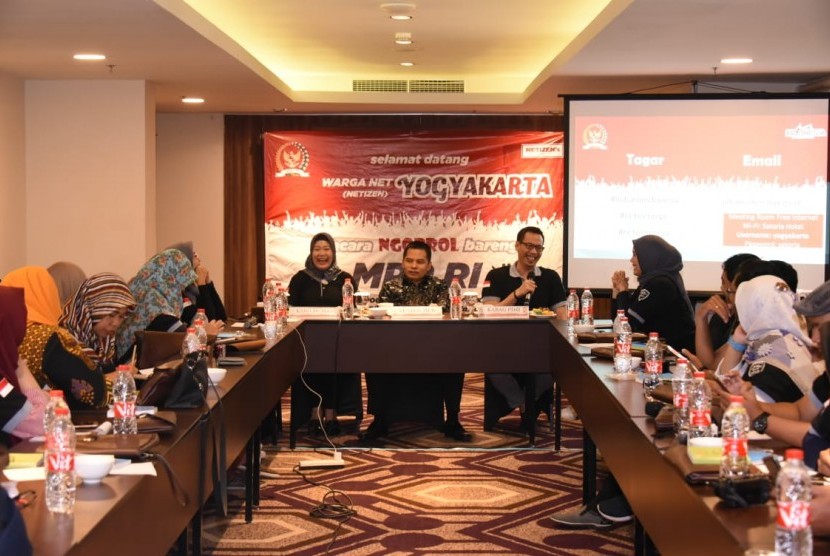 MPR mengajak warganet Yogyakarta untuk ikut menyebarluaskan empat pilar. 