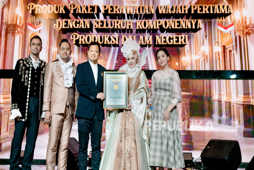 MS Glow menyelenggarakan gathering akbar bertajuk Beneficen Victory di Hotel Kempinsky, Jakarta. Dalam peringatan usia delapan tahun tersebut, MURI menganugerahkan rekor kepada MS Glow Beauty sebagai Produk Paket Perawatan Wajah Pertama dengan Seluruh Komponennya Produksi Dalam Negeri. 