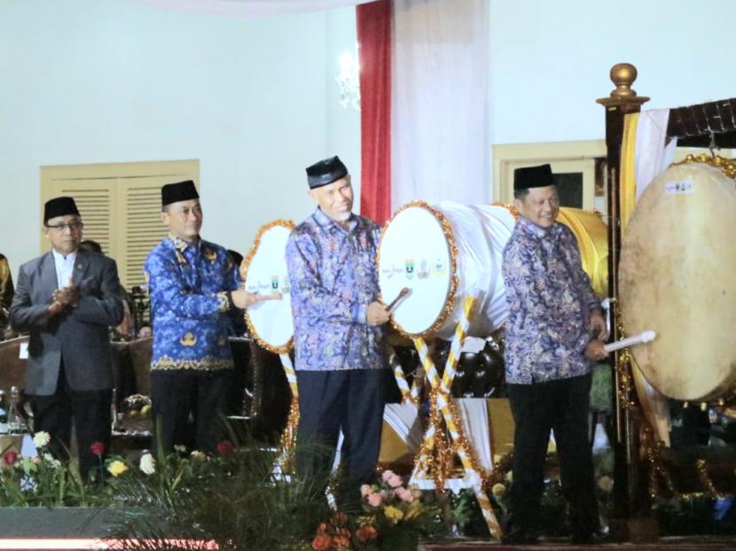 MTQ ke-VI Korps Pegawai Negeri Indonesia (Korpri) tingkat nasional tahun 2022, resmi dibuka di Kota Padang, Sumatra Barat (Sumbar). Mendagri Minta ASN Aktualisasikan Nilai Alquran Saat Layani Masyarakat