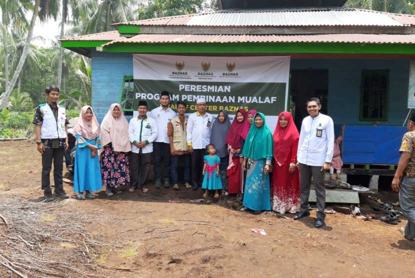 Mualaf Center Baznas (MCB) membina para mualaf di Pulau Mendol, Kecamatan Kuala Kampar, Kababupaten Pelalawan, Provinsi Riau.