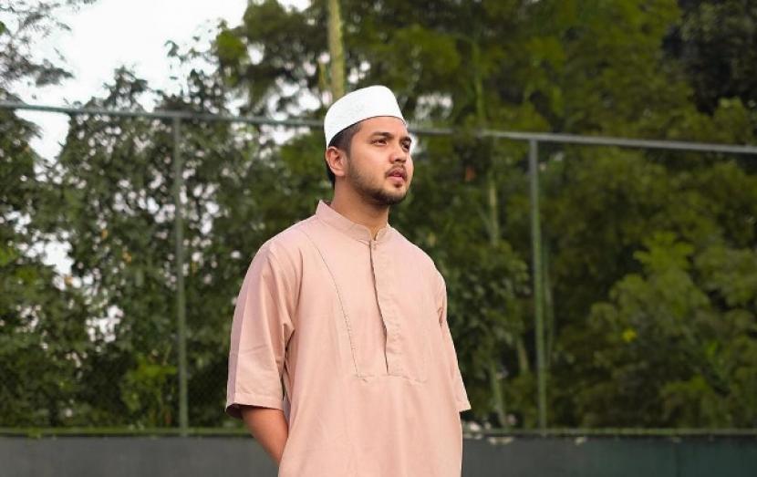 Mualaf Junio Charies Rieyan menemukan kedamaian dalam risalah Islam. 