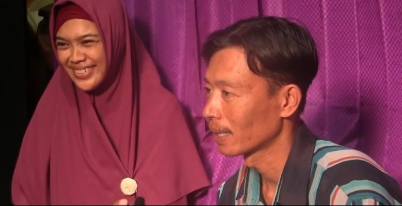 Suami istri Puji dan Agus bersama-sama masuk Islam dan ikrar syahadat 