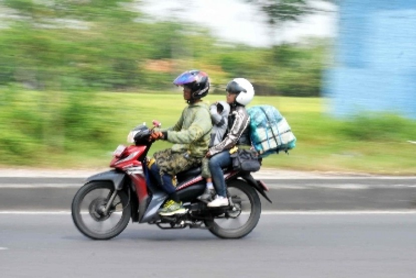 Mudik adalah sebuah upaya berbakti anak-anak kepada orang tua yang jauh dan lama tidak ditemui.