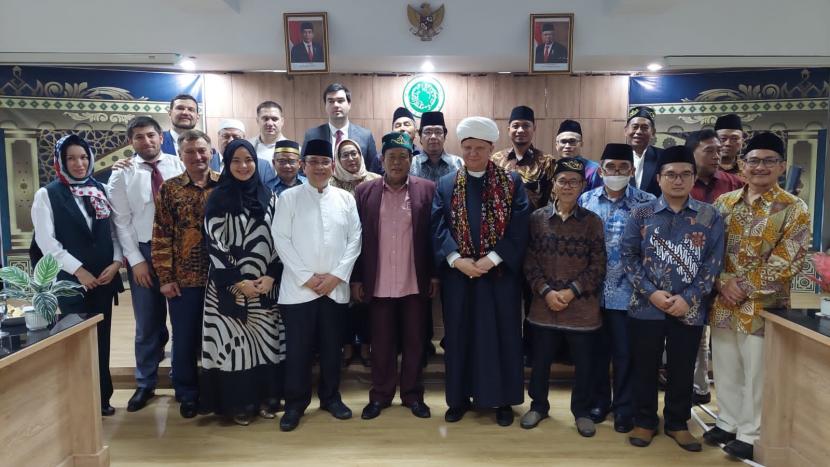 Majelis Ulama Indonesia (MUI) menerima tamu dari Rusia yang dipimpin Grand Mufti Rusia, Mr Albir Krganov bersilaturahim dengan jajaran penguru MUI. MUI jembatani peluang kerja sama dengan pengusaha Muslikm Rusia 