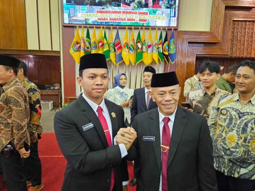 Muh Iskandar Muda bersama ayahnya Iskandar Zulkarnain. Keduanya sama-sama terpilih sebagai anggota DPRD Jawa Tengah 2024-2029 dari dapil yang sama, yakni Dapil 13 meliputi Batang, kota dan kabupaten Pekalongan, serta Kabupaten Pemalang.