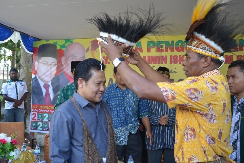 Muhaimin Iskandar mendapat anugerah anak adat Sentani di Papua 