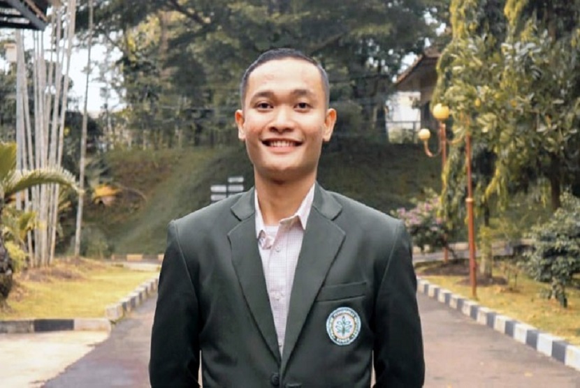 Muhamad Zukri Arsyad, mahasiswa tingkat IV dari Program Studi (Prodi) Agribisnis dan Hortikultura, Polbangtan Bogor telah meraih banyak prestasi, salah satunya terpilih menjadi Duta Budaya dan Rempah Provinsi Jambi tahun 2021.