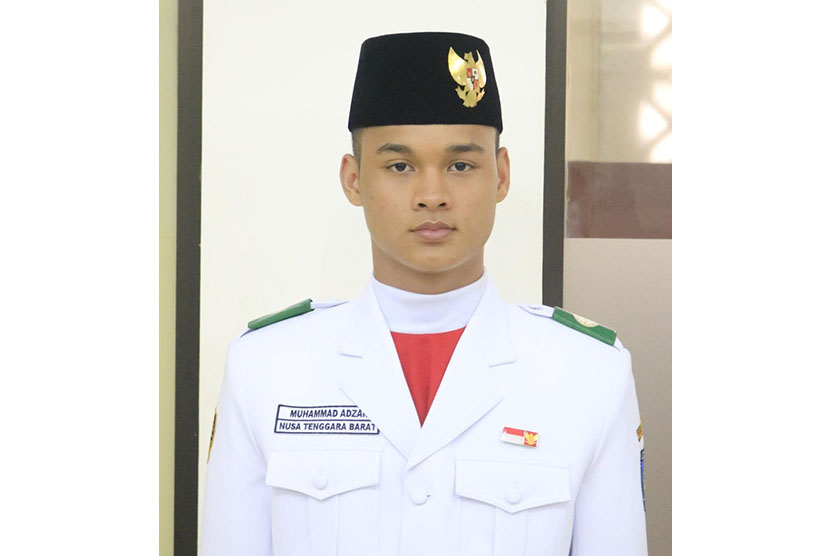 Muhammad Adzan, siswa madrasah asal NTB yang menjadi salah satu pengibar bendera pusaka pada upacara HUT RI ke-75 di Istana Negara pada Senin (17/8).