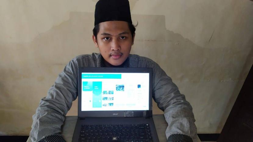  Muhammad Ainul Yaqin yang berasal dari Institut Teknologi Sepuluh Nopember (ITS) berhasil menjadi juara 3 pada acara Musabaqah Tilawatil Quran UNS cabang Karya Tulis Ilmiah Alquran.