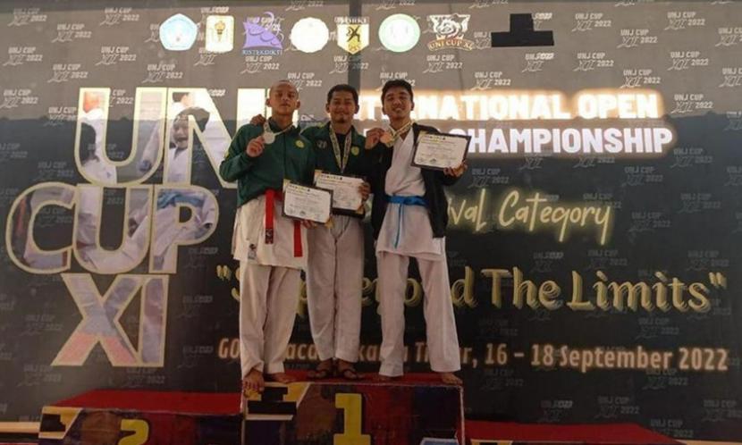 Muhammad Dafi Syachwan S mahasiswa Kampus Digital Kreatif Universitas BSI (Bina Sarana Informatika) sukses meraih medali perunggu pada ajang International UNJ CUP XI karate Championship 2022. 