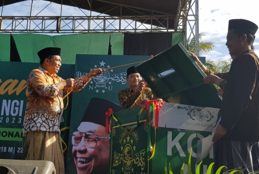 Ketua Pengurus Besar Nahdlatul Ulama Muhammad Sulton Fatoni yang menghadiri penutupan Kirab etape pertama yang diselenggarakan di Pesantren Manbaul Falah, Singojuruh, Kabupaten Banyuwangi, Jawa Timur.