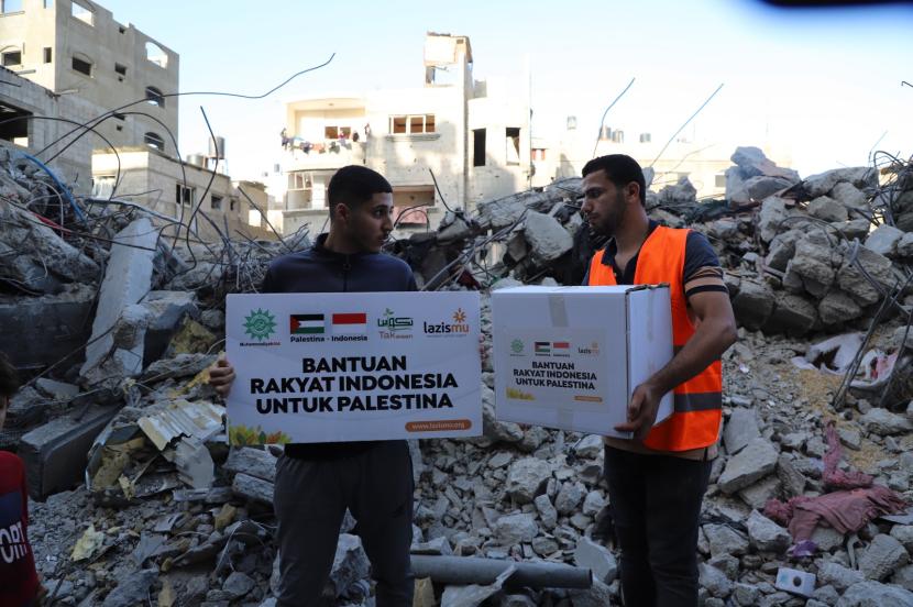 Muhammadiyah Aid dan Lazismu mendistribusikan bantuan langsung ke Jalur Gaza dengan menggandeng mitra lokal di Gaza, Selasa (7/11/2023).