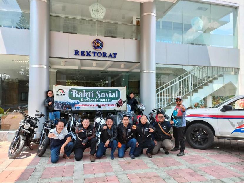 Muhammadiyah University Riders (MURid) atau klub motor UMM menggelar Bakti Sosial (Baksos) Ramadan di sejumlah tempat. Baksos Ramadan kali ini dilakukan di daerah Kecamatan Tajinan, Wagir, dan Donomulyo. dok. Humas UMM