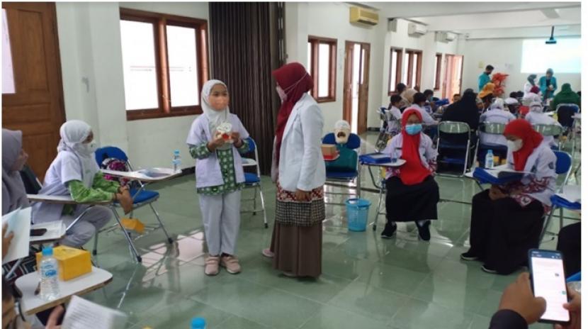 Pelatihan dokter gigi siwa dan guru Muhammadiyah kerja sama dengan UMS.