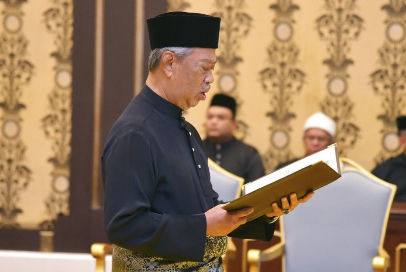 Muhyiddin mengambil sumpah sebagai perdana menteri Malaysia, Ahad (1/3).