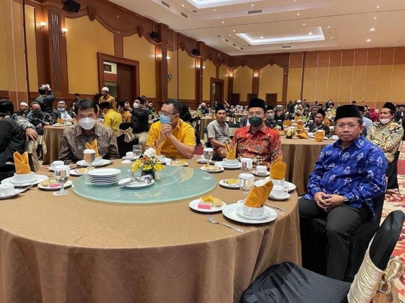 Jamuan makan malam di Hotel Lombok Raya, Jumat (18/3/2022) yang dihadiri oleh Gubernur NTB, Zulkiflimansyah dan TGB M Zainul Majdi sebagai rangkaian Multaqa Nasional ke-7 alumni Al-Azhar Mesir di Indonesia.. Multaqa  hadirkan para pakar untuk soroti isu pembangunan Indonesia berkelanjutan. 