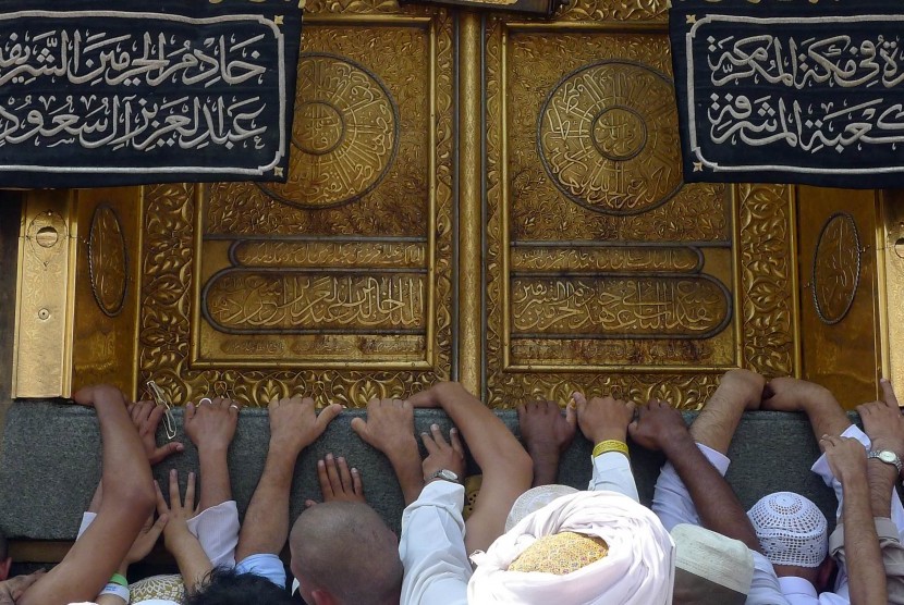 Multazam di Masjidil Haram, Makkah, Arab Saudi. Mengapa Multazam Menjadi Tempat Mustajab Dikabulkannya Doa? 