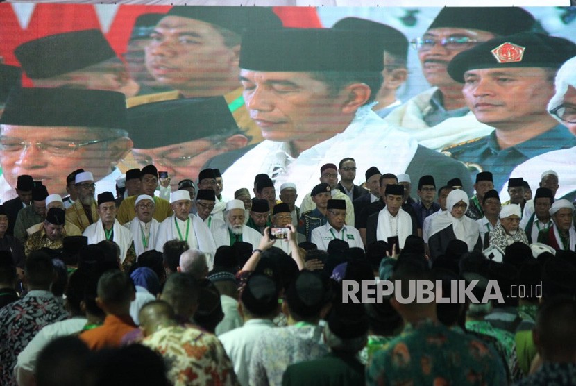 Munas dan Kombes NU. Presiden RI Joko Widodo hadir di acara Munas dan Kombes NU di Pesantren Miftahul Huda Al Azhar, Banjar, Jawa Barat, Rabu, (27/2). 