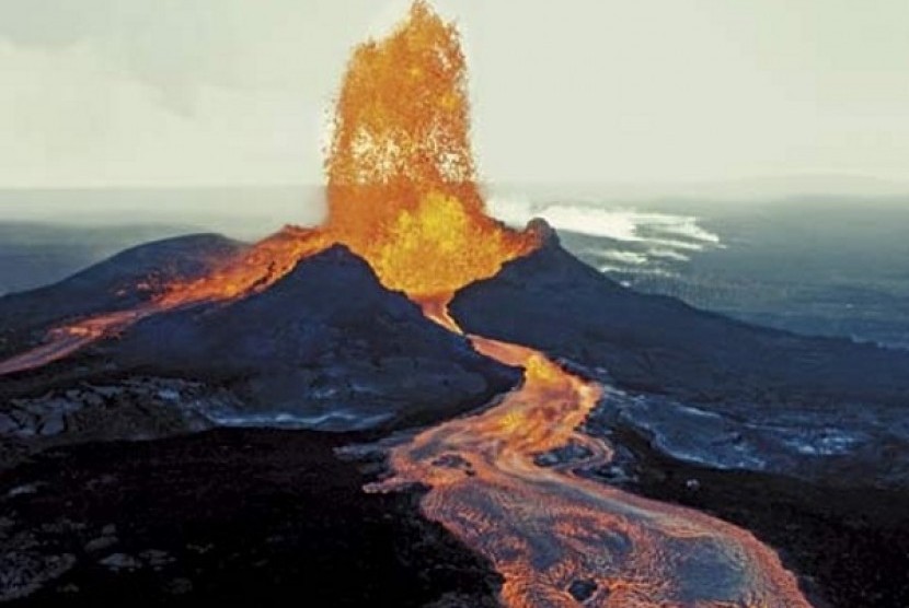 Muntahan magma dari erupsi gunung berapi (Ilustrasi)