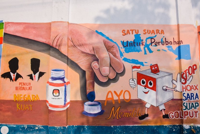 Mural karya seniman bertema ajakan memilih di Pemilu serentak 2019, di Kota Pekanbaru, Riau, Selasa (16/4/2019).