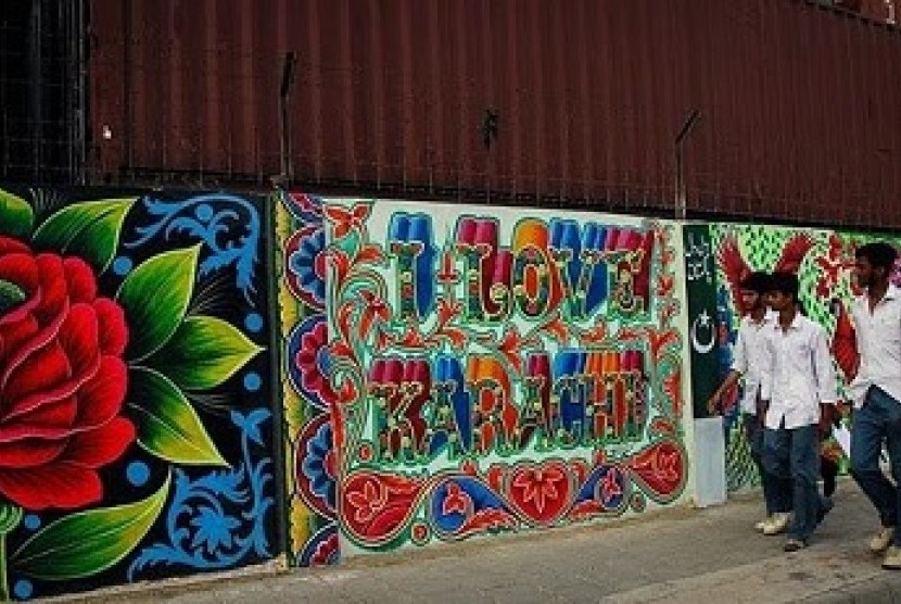 Mural pesan damai di Karachi, pakistan