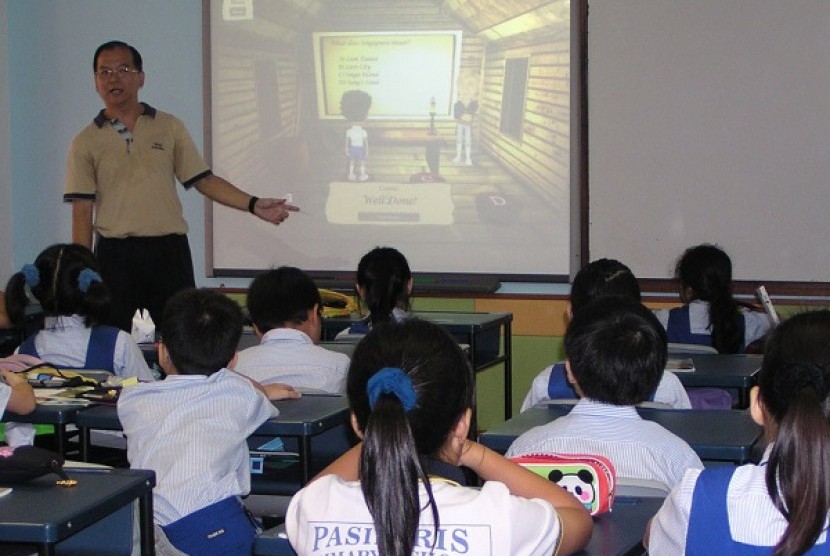 Murid belajar di sekolah Singapura