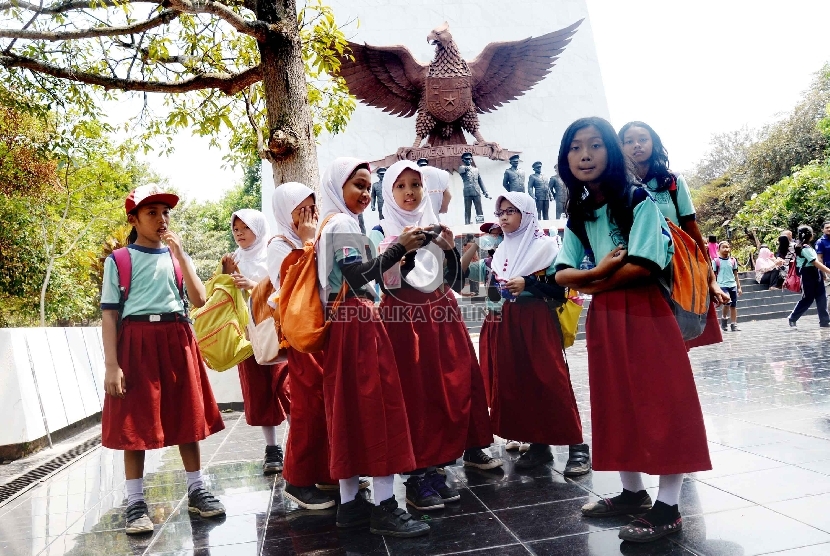 Murid Sekolah Dasar mengunjungi monumen Kesaktian Pancasila, Lubang Buaya, Jakarta. (ilustrasi)