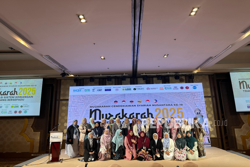 Murniati Mukhlisin, mewakili Sakinah Finance dan Universitas Tazkia menghadiri muzakarah keuangan syariah yang berlangsung di Bangkok, Thailand. 