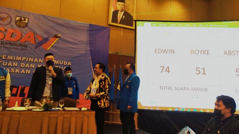 Musda XV ini menghadirkan 97 peserta dari berbagai OKP dikota Bandung, serta 30 Dewan Pimpinan Kecamatan (DPK) KNPI se-Kota Bandung. Serta dimenangkan no urut 1 Edwin Khadafi dengan perolehan suara 74 suara. 