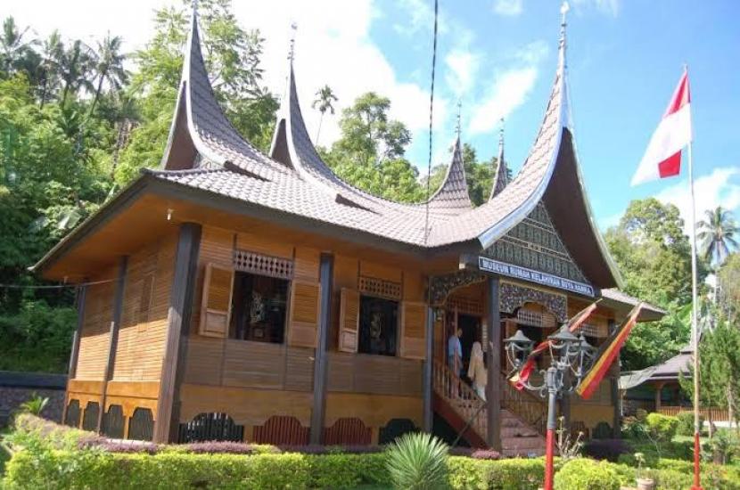 Museum Buya Hamka. Nagari Sungai Batang, Kecamatan Tanjung Raya, Kabupaten Agam, di Provinsi Sumatra Barat membidik penghargaan desa wisata terfavorit di Anugerah Desa Wisata Indonesia (ADWI) 2021.