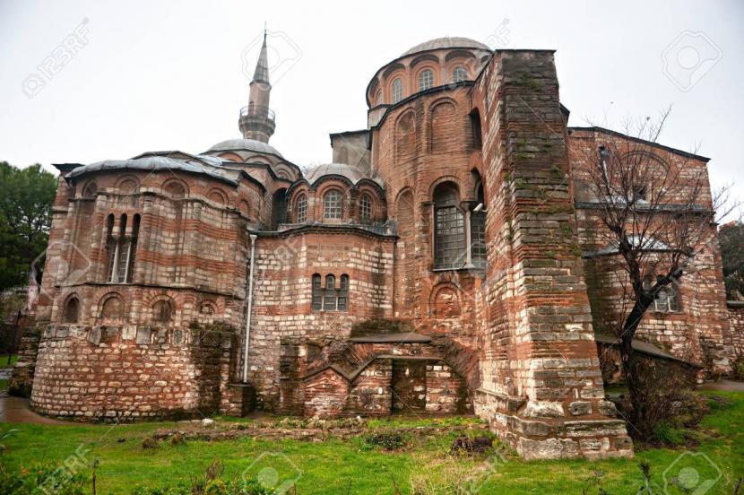 Museum Kariye di Istanbul. Bangunan ini awalanya dalah gereja Kristen Ortodoks yang setelah 50 tahun penalukan Byzantium oleh Turki diubah menjadi masjid,