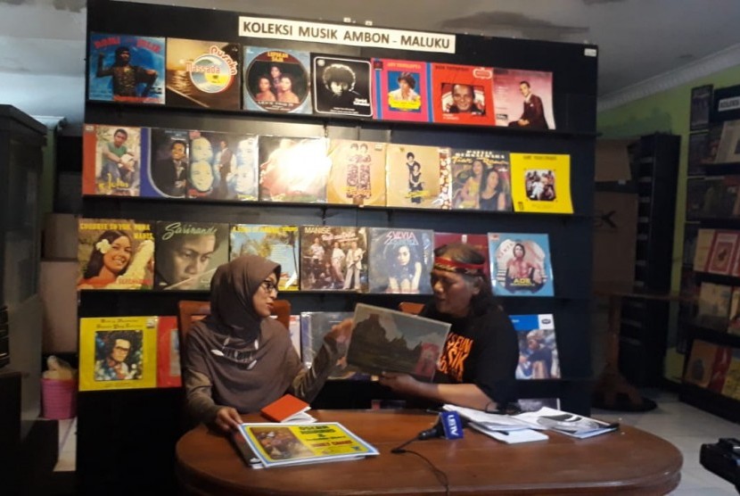 Museum Musik Indonesia (MMI) memberikan dukungan pada Ambon menuju Kota Musik Dunia dengan mengirim masing-masing 100 CD, kaset piringan hitam dan buku katalog di Malang, Rabu (26/12).