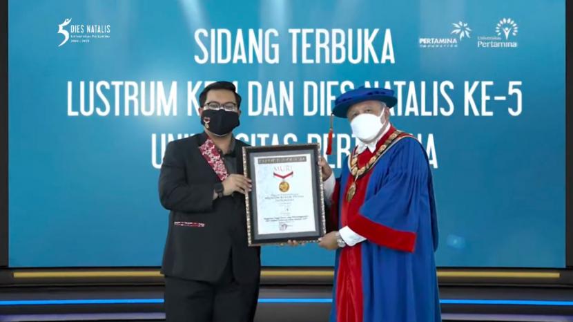 Museum Rekor-Dunia Indonesia (MURI) menganugerahkan penghargaan kepada Universitas Pertamina sebagai Perguruan Tinggi Swasta yang menyelenggarakan seri webinar (web-seminar) terbanyak selama pandemi Covid-19 Tahun 2020.