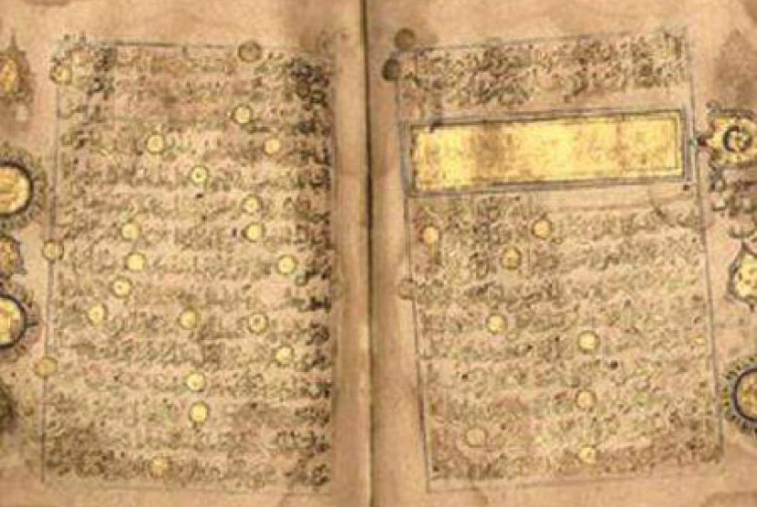 Mushaf Alquran termahal di dunia yang ditulis dengan tinta emas