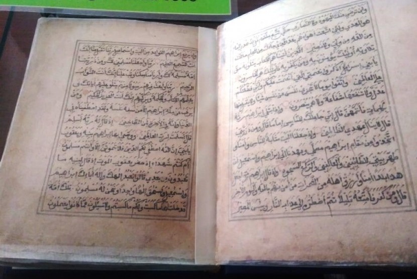 Mushaf Alquran tulisan tangan karya Syekh Dago