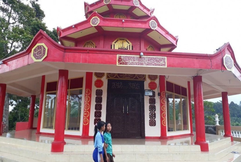Masjid Al Ridwan di Dusun Jurang Malang, Desa Sesaot, Kecamatan Narmada, Kabupaten Lombok Barat, Nusa Tenggara Barat (NTB). Unik, Masjid Ridwan dengan Arsitektur China di Lombok