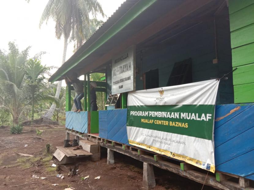 Mushola Al-Hidayah binaan Mualaf Center Baznas (MCB) di Dusun Tanjung Medan, Kabupaten Pelalawan.