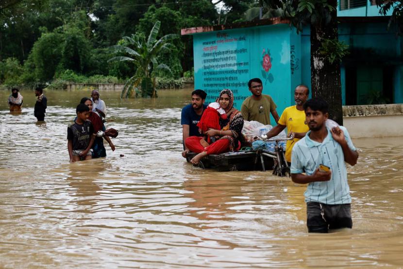 Musibah banjir di Kota Feni, Bangladesh, 26 Agustus 2024.