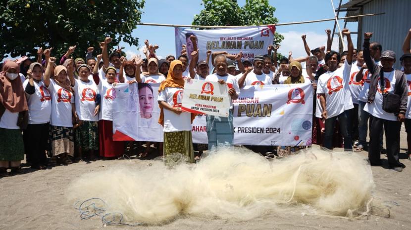 Musim penghujan tidak menyurutkan semangat kelompok nelayan di Galesong, Takalar, Sulawesi Selatan dalam memberikan dukungan.