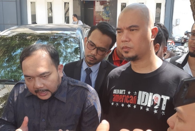 Musician and politician Ahmad Dhani (right)