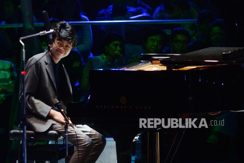 Musisi jazz muda Joey Alexander tampil dalam live in concert di JIEXPO Kemayoran, Jakarta, Ahad (22/5)