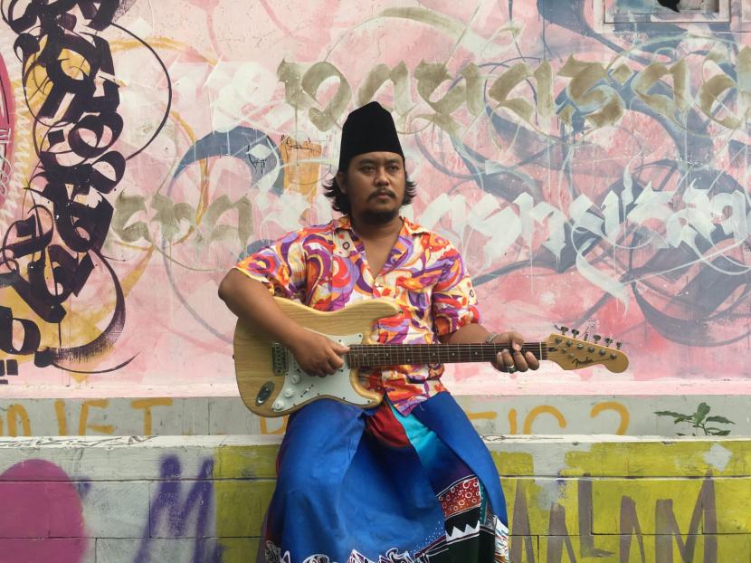 Musisi Madura Badrus Zeman yang memakai nama panggung Lorjhu merilis album perdana di bawah naungan Demajors, Paseser.