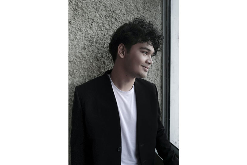 Musisi Mikha Angelo merilis debut album sebagai solois, bertajuk Amateur Jumat (28/8).