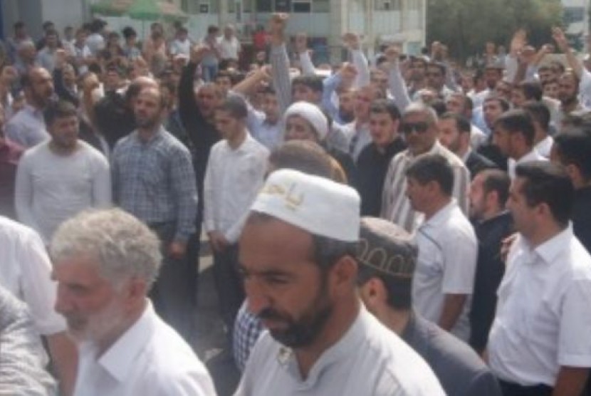 Muslim Azerbaijan menghadiri pemakaman Vagif Abdullayev.