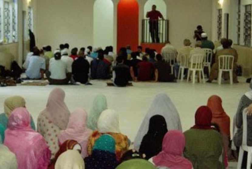 Muslim Brazil saat mengikuti pengajian di Mesquita Da Luz, Rio de Janeiro.