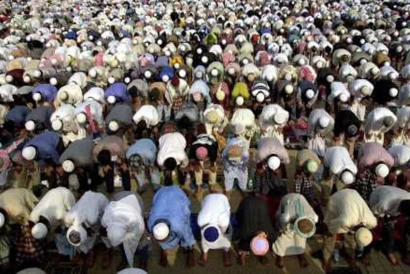 Muslim Guyana saat melaksanakan Shalat Idul Fitri.