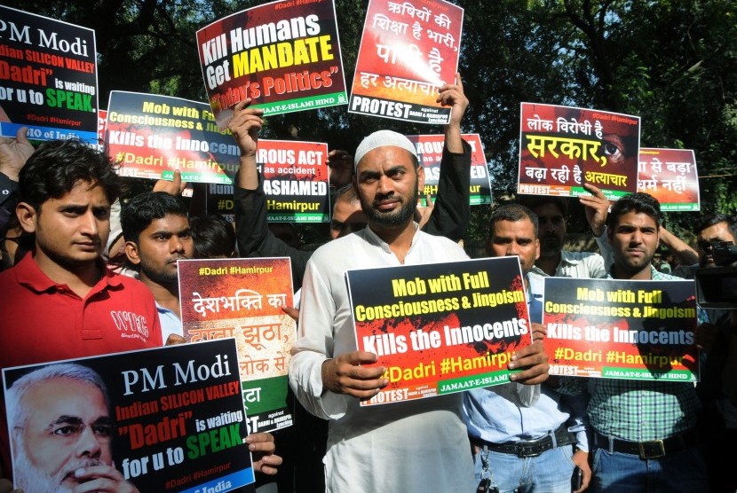 Muslim India menggelar aksi protes atas pembunuhan seorang Muslim karena menyembelih seekor sapi (ilustrasi).